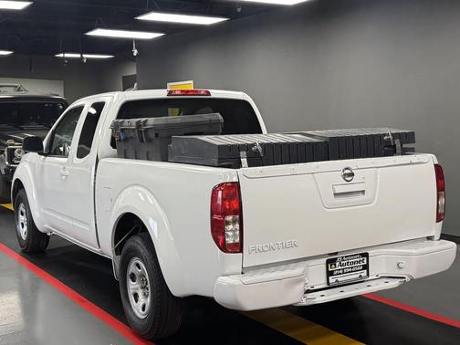 White 2016 Nissan Frontier S