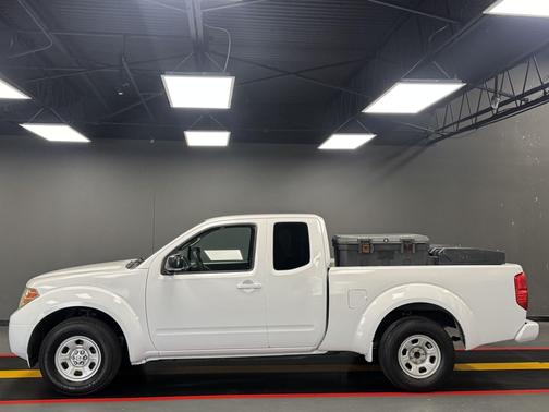 White 2016 Nissan Frontier S
