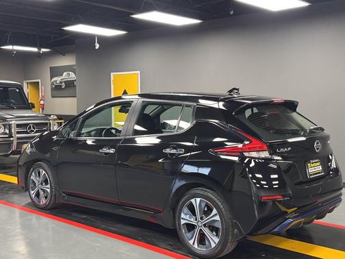 2021 Nissan Leaf SV Hatchback