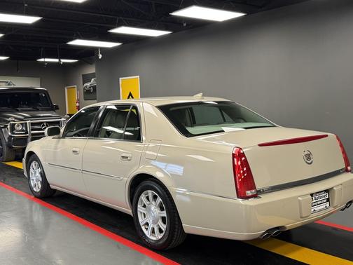 2011 Cadillac DTS Base