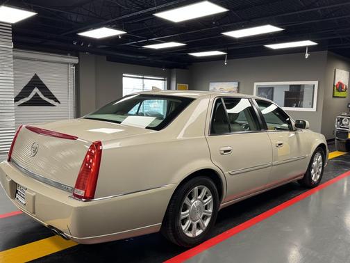 2011 Cadillac DTS Base