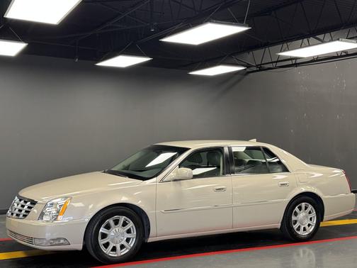 2011 Cadillac DTS Base