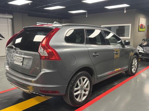 Gray 2017 Volvo XC60 T5 FWD