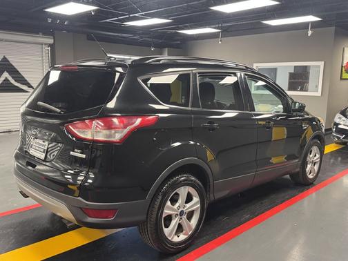 Black 2015 Ford Escape SE