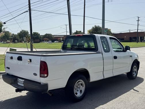 White 2003 Ford F-150 XL