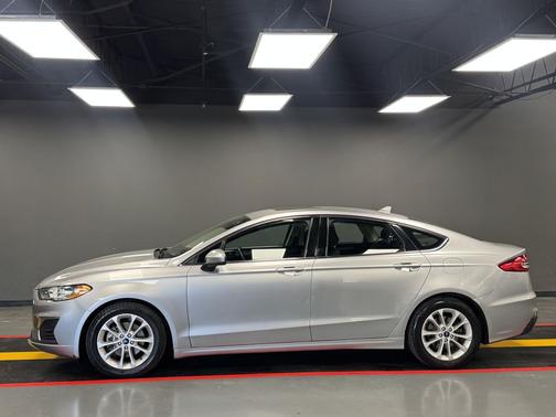 2020 Ford Fusion SE FWD