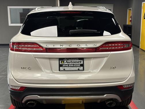 White 2015 Lincoln MKC Base