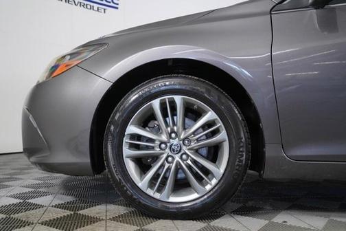 2015 Toyota Camry LE for sale in Libertyville, IL - image 32