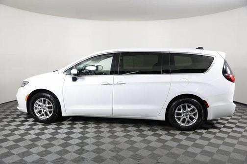 2023 Chrysler Pacifica Touring-L
