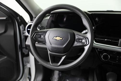 Summit White 2025 Chevrolet Trax LT