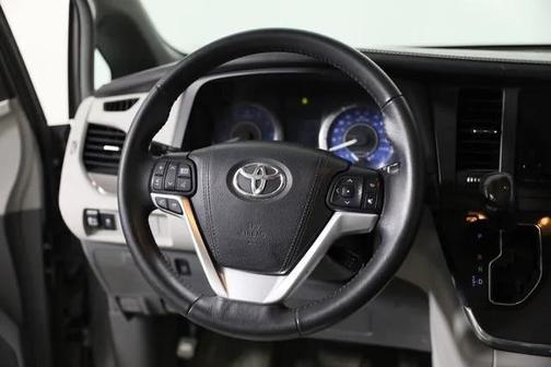 Predawn Gray Mica 2016 Toyota Sienna XLE