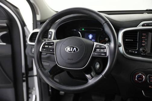 Snow White Pearl 2019 Kia Sorento LX