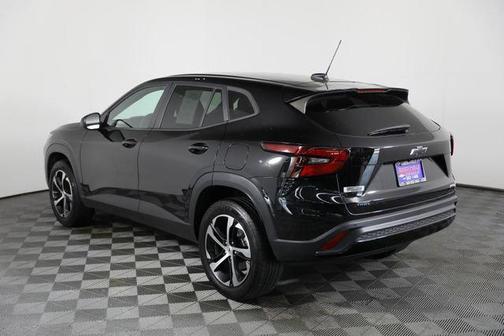 Mosaic Black Metallic 2024 Chevrolet Trax FWD 1RS