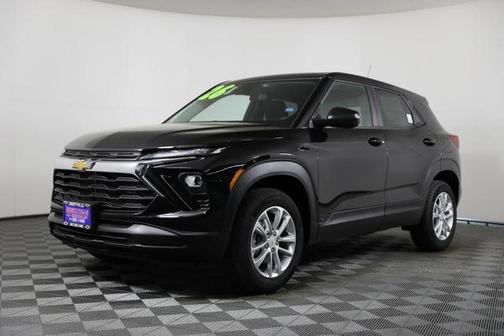 Mosaic Black Metallic 2026 Chevrolet Trailblazer LS