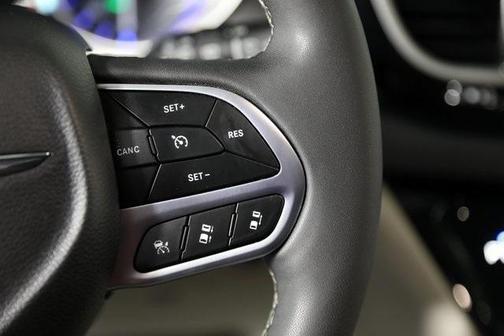 2023 Chrysler Pacifica Touring-L