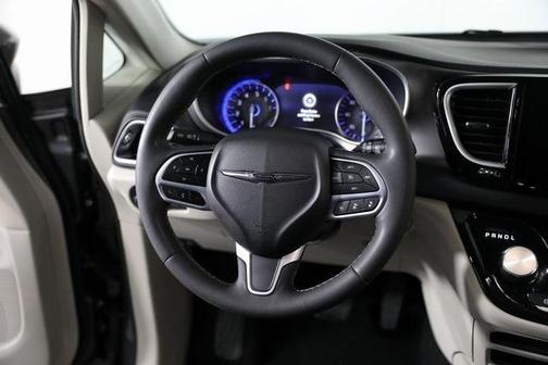 2023 Chrysler Pacifica Touring-L