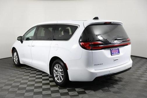 2023 Chrysler Pacifica Touring-L