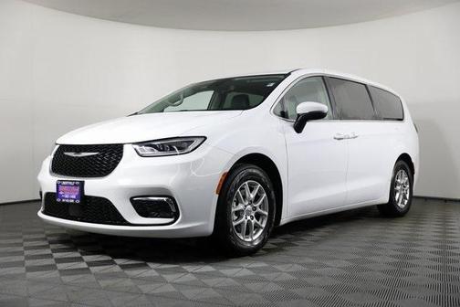 2023 Chrysler Pacifica Touring-L