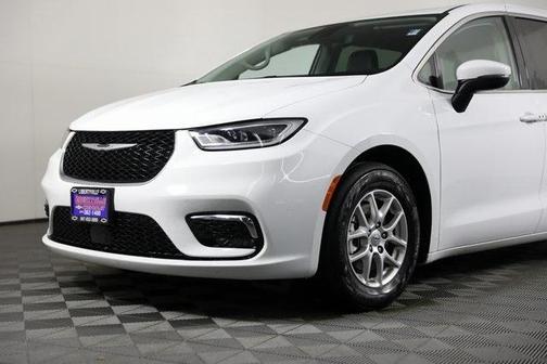 2023 Chrysler Pacifica Touring-L
