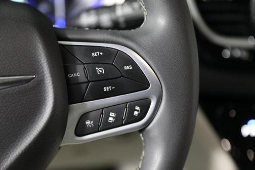 2023 Chrysler Pacifica Touring-L
