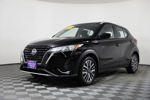Super Black 2024 Nissan Kicks SV