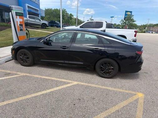 Aurora Black Pearl 2025 Kia K5 LXS