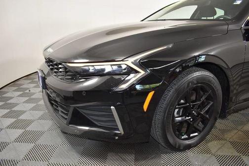 Aurora Black Pearl 2025 Kia K5 LXS