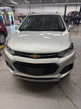 Silver Ice Metallic 2022 Chevrolet Trax LT