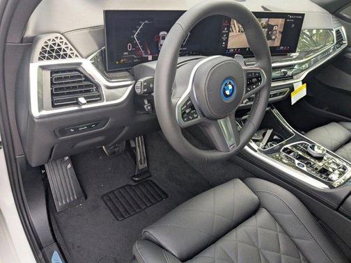 Mineral White Metallic 2026 BMW X5 PHEV xDrive50e