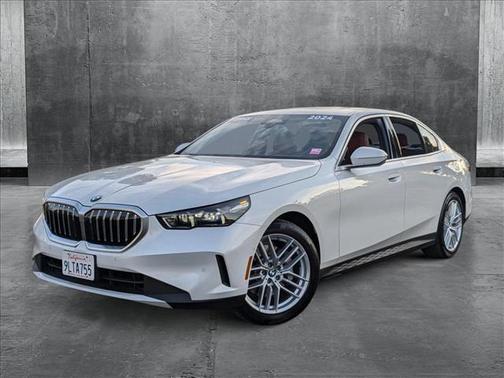 Mineral White Metallic 2024 BMW 530 i