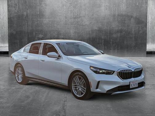 Mineral White Metallic 2024 BMW 530 i