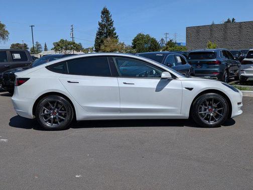 Pearl White Multi-Coat 2023 Tesla Model 3 Standard Range