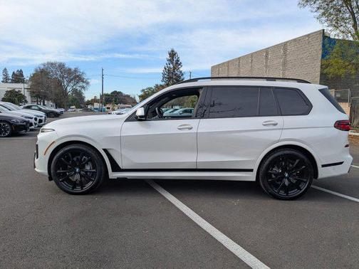 2025 BMW X7 xDrive40i