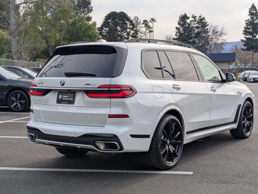 2025 BMW X7 xDrive40i