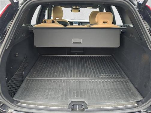 2024 Volvo XC60 Recharge Plug-In Hybrid T8 Ultimate Dark Theme