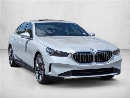 Mineral White Metallic 2027 BMW i5 eDrive40