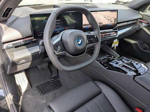 2025 BMW i5 eDrive40