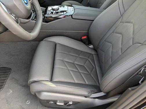 2025 BMW i5 eDrive40