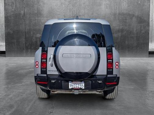 2024 Land Rover Defender 130 P400 X-Dynamic SE