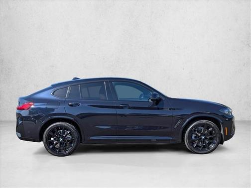 Carbon Black Metallic 2025 BMW X4 xDrive30i