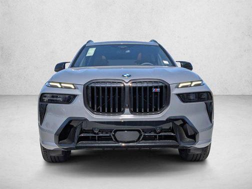 Skyscraper Grey Metallic 2026 BMW X7 M60i