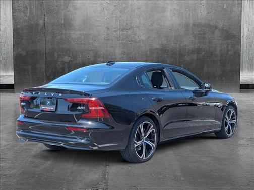2024 Volvo S60 B5 Plus Dark Theme