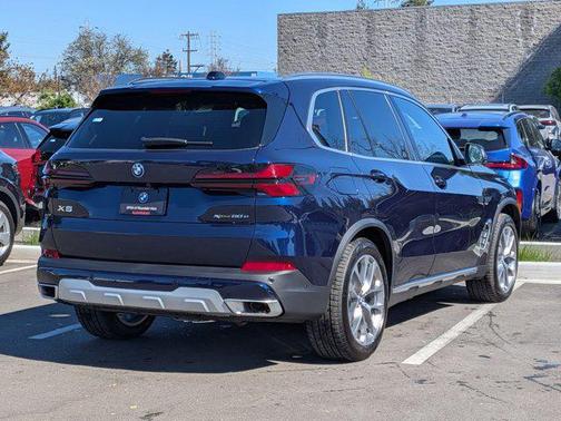 Tanzanite Blue II Metallic 2026 BMW X5 PHEV xDrive50e