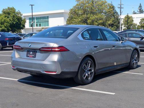 2025 BMW i5 xDrive40