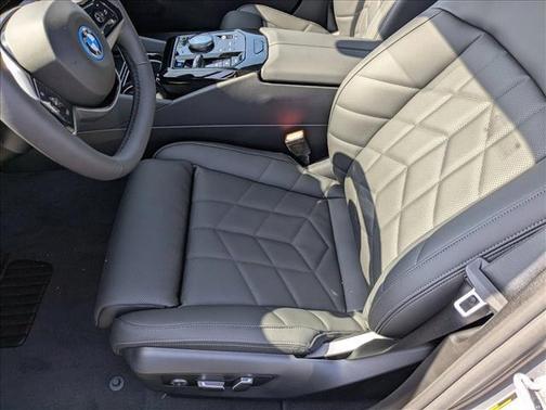 2025 BMW i5 eDrive40