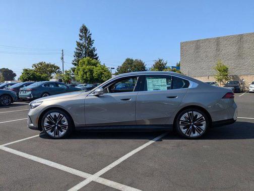 2025 BMW i5 eDrive40