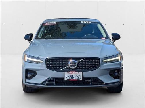 2024 Volvo S60 B5 Plus Dark Theme