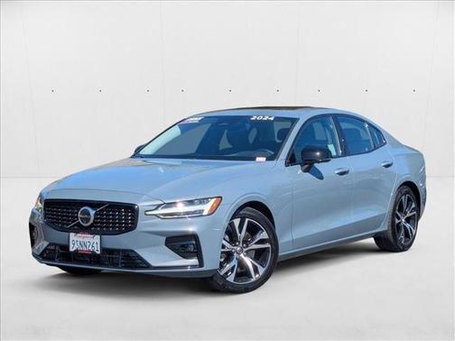 2024 Volvo S60 B5 Plus Dark Theme
