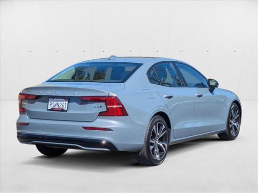 2024 Volvo S60 B5 Plus Dark Theme