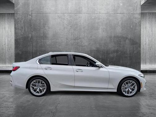 2025 BMW 330 i